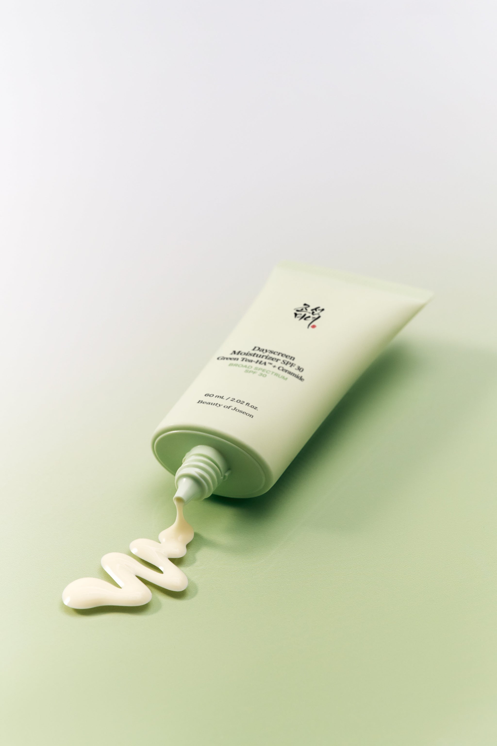 Meet Our Weightless, Traceless Dayscreen Moisturizer SPF 30