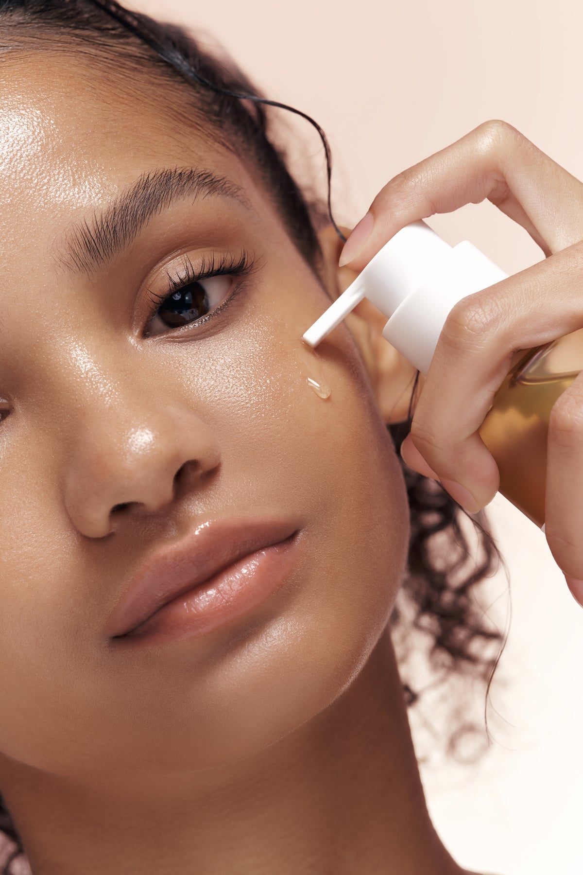 Applying Beauty of Joseon Ginseng Cleansing Oil to the face.